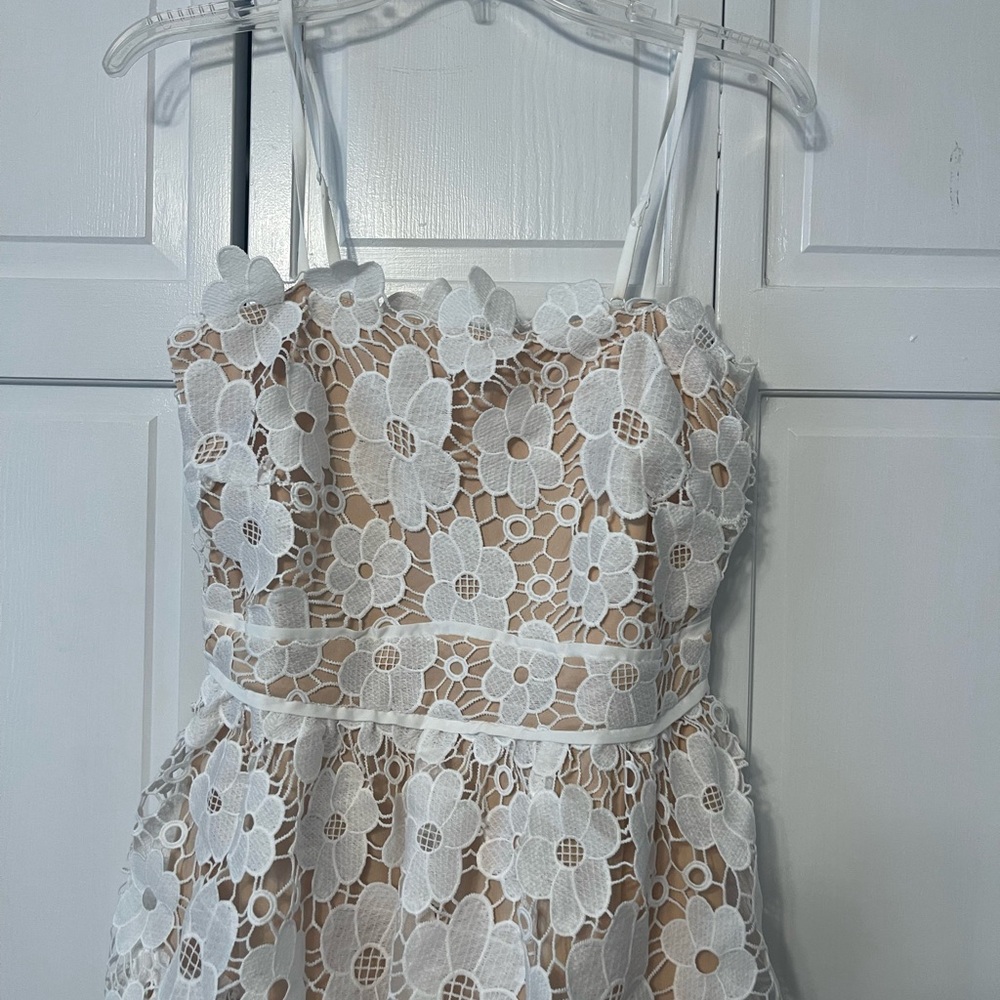 Just Me NWOT White & Nude Floral Lace Tiered Sleeveless Midi Dress - Picture 4 of 12
